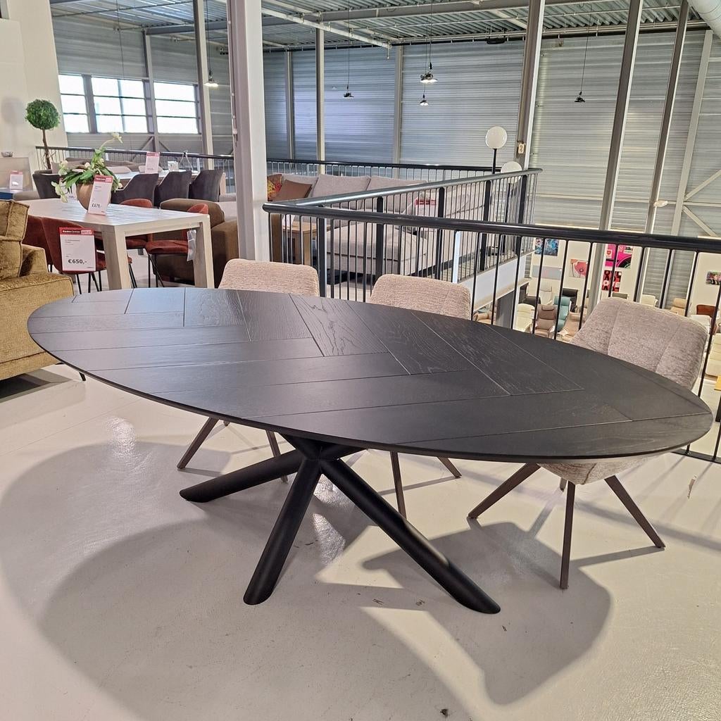 Ovale eettafel 'Viga', 100 tot 150 cm, 200 cm of meer, Ophalen of Verzenden, Zo goed als nieuw