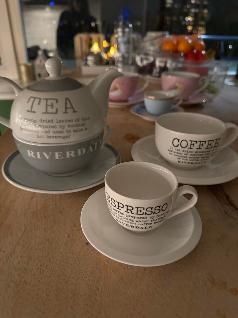 Riverdale Servies - Thee, Koffie & Espresso, Ophalen of Verzenden, Zo goed als nieuw, Overige stijlen, Kop(pen) en/of Schotel(s)