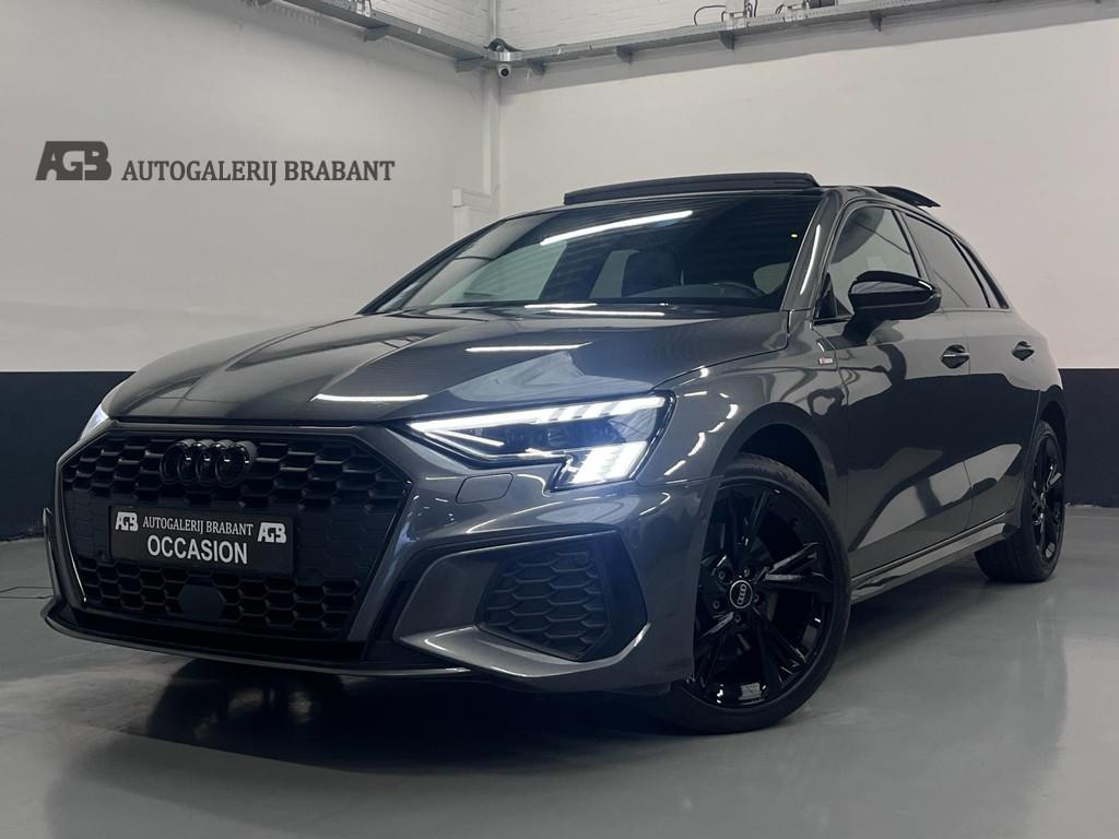 Audi A3 Sportback 35 TFSI S edition Pano/Carplay/Matrix, Auto's, Audi, Zwart, 4 cilinders, 150 pk, Leder en Stof