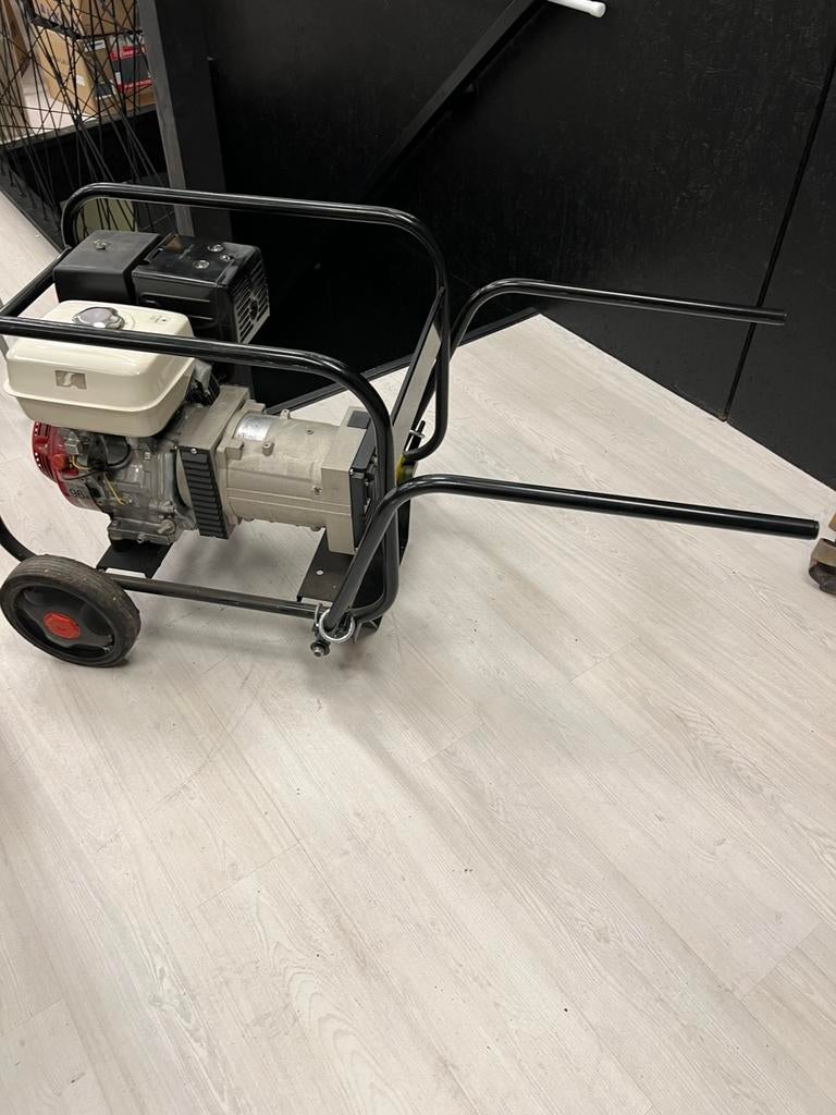 Honda aggregaat EP4100, Ophalen, Zo goed als nieuw, Minder dan 5 kVA, Benzine