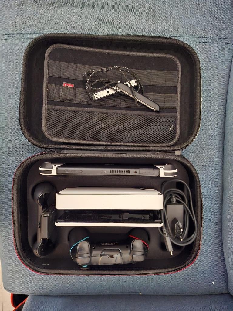 Nintendo Switch OLED Wit/Zwart + 5 games, Met games, Met 2 controllers, Zo goed als nieuw, Switch OLED