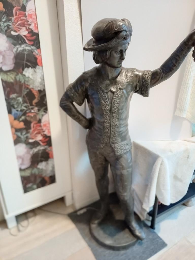 Antiek beeld van een Jonker het beeld is een antiek beeld, Ophalen of Verzenden