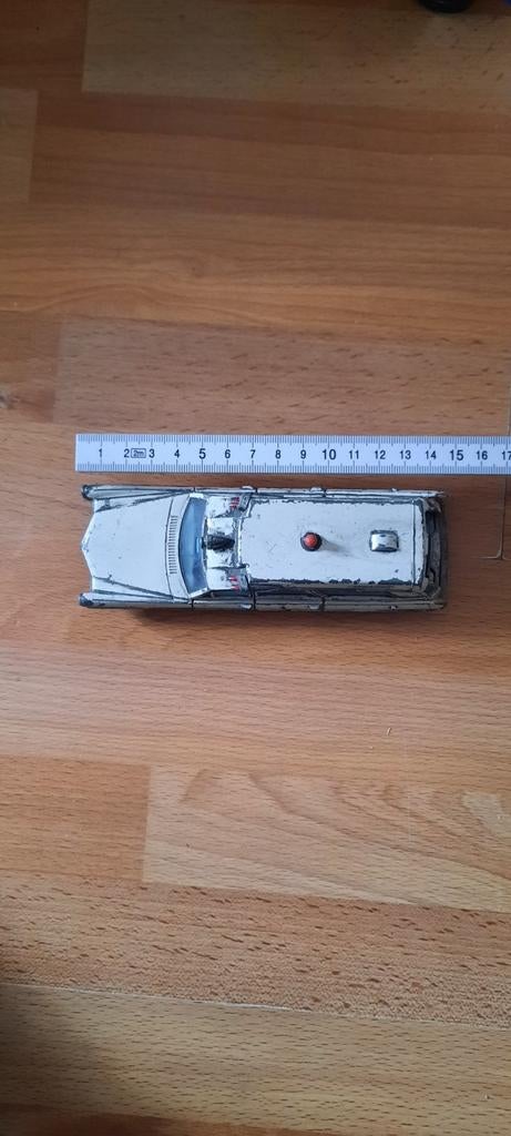 Dinky Toys Superior Rescuer Cadillac Chassis Ambulance, Overige merken, Gebruikt, 1:50 of kleiner, Auto