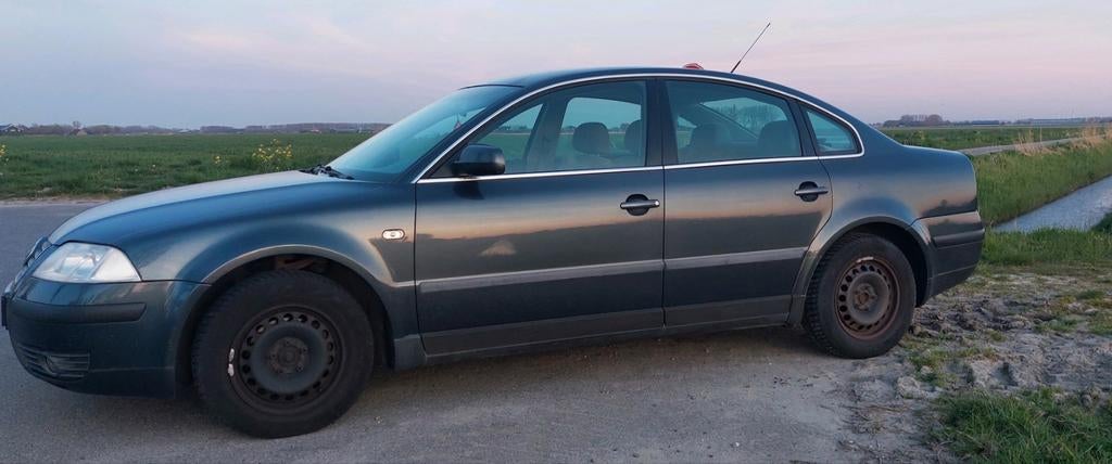 Volkswagen Passat 2.0 85KW 2001  met 9 maanden geldige apk!!, Auto's, Voorwielaandrijving, 4 cilinders, 1984 cc, Blauw