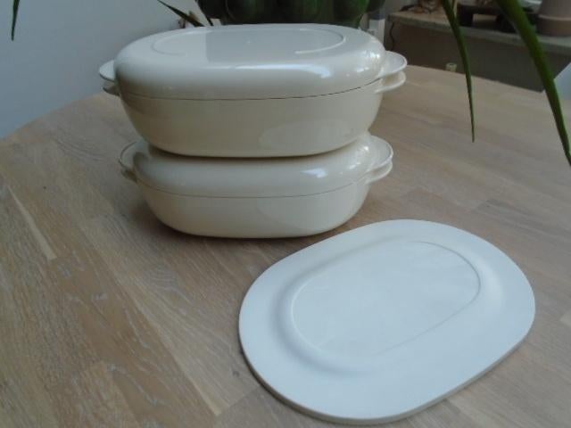 2 creme tupperware microplus magnetron schalen 1,5 ovaal, Huis en Inrichting, Keuken | Tupperware, Ophalen of Verzenden, Zo goed als nieuw