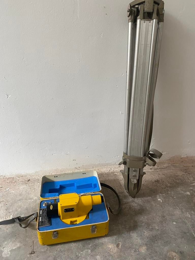 Breithaupt Kassel oude Landmeter met statief compleet in kof, Antiek en Kunst, Ophalen of Verzenden