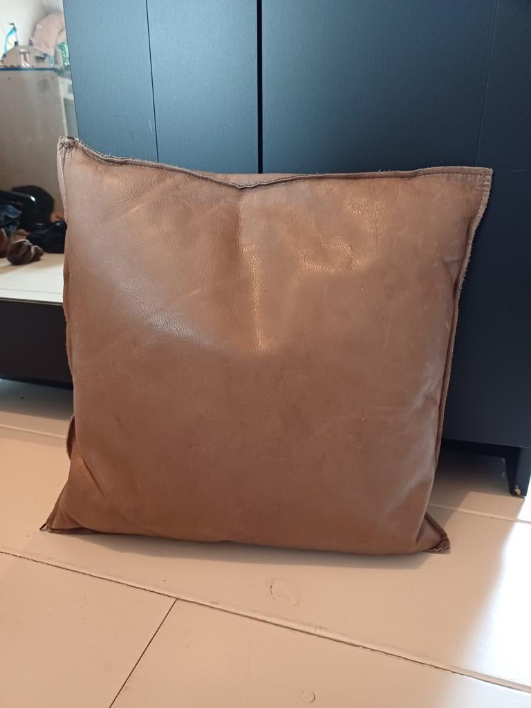 Lederen leren kussen van Philomijn. Zand taupe. 40x40 cm, Ophalen of Verzenden, Vierkant