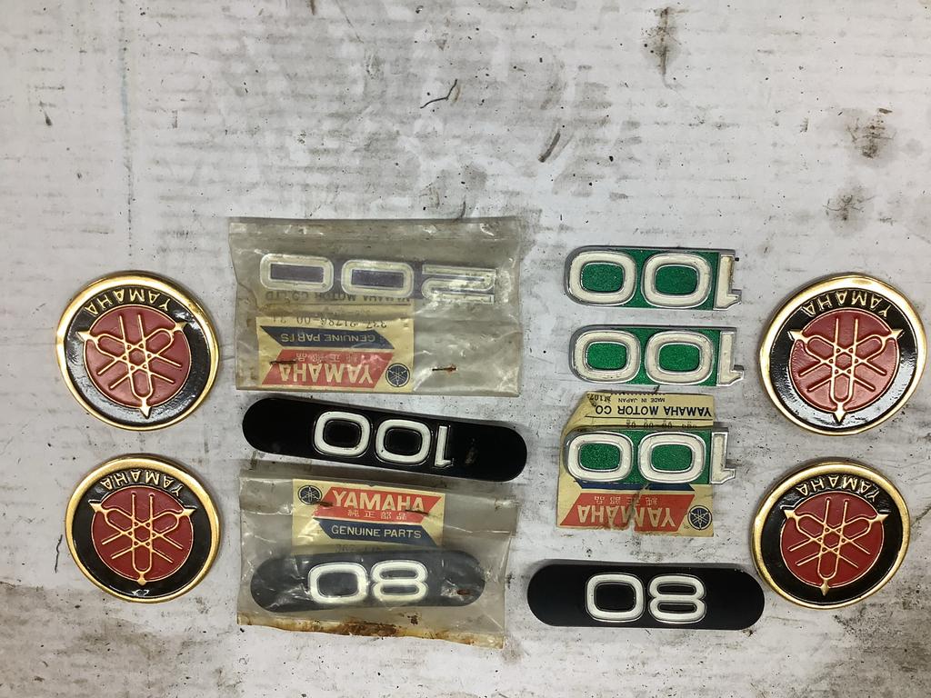Diverse Yamaha emblemen - originele onderdelen, Motoren, Ophalen