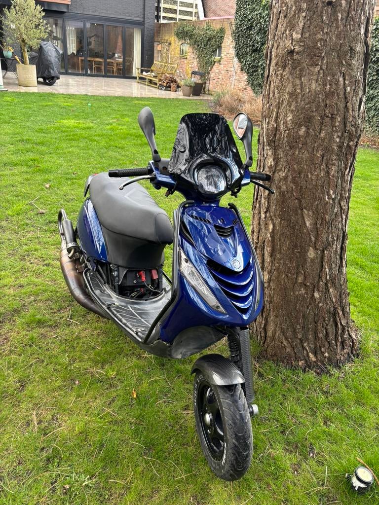 Hierbij verkoop ik mijn zip in onderdelen, Fietsen en Brommers, Scooters | Piaggio, Ophalen, Zo goed als nieuw, Tweetakt, Zip