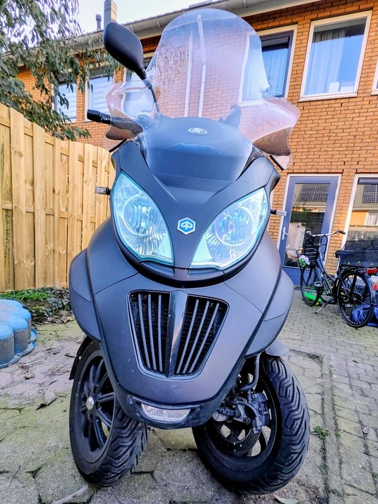 Zeer betrouwbare en zuinige Piaggio MP3 400, hoog windscherm