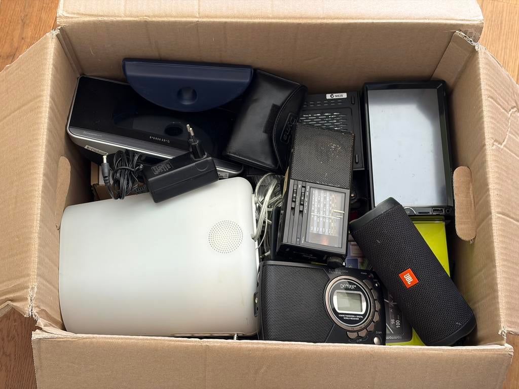 Verhisdoos vol gadgets, navifatie, radio, scanner, porto’s, Audio, Tv en Foto, Overige Audio, Tv en Foto, Zo goed als nieuw, Ophalen