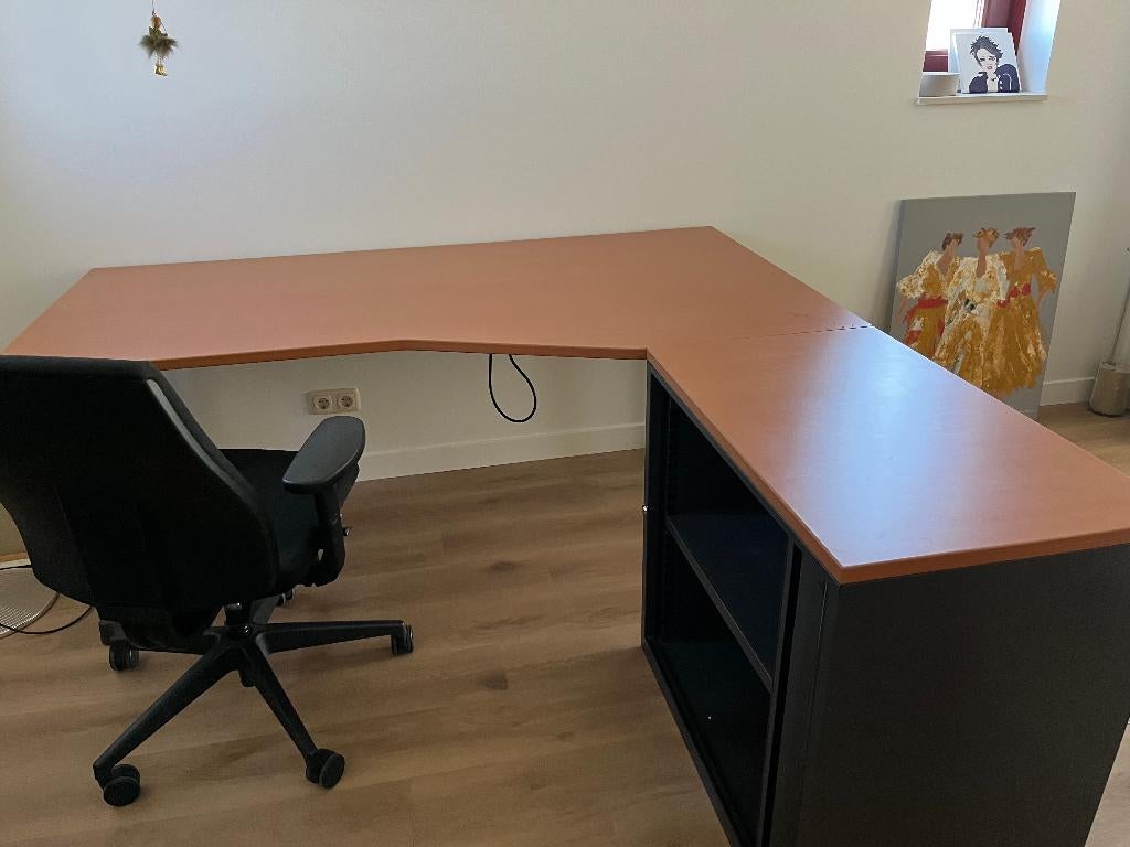 Bureau (180x80) houtkleur blad met schuifdeurkastje, Huis en Inrichting, Bureaus, Ophalen, Gebruikt, Spaanplaat of MDF, Bruin