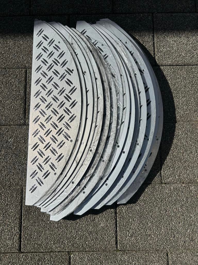 15 traptredes metaal antislip, Ophalen, Nieuw, Trap, Minder dan 2 meter