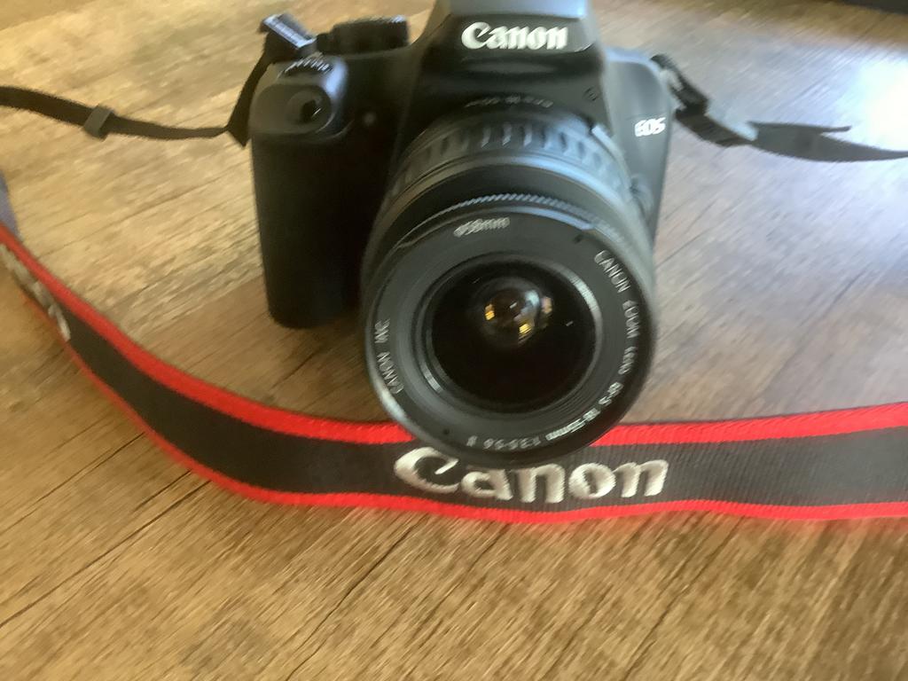 Prachtige Canon spiegelreflex camera 1000D met 18/55mm lens, Ophalen of Verzenden, Zo goed als nieuw, Canon, Geen optische zoom