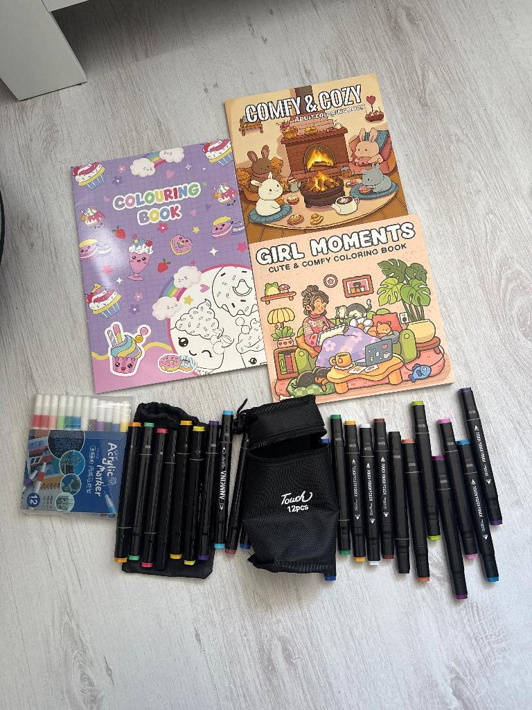 Cozy kleurboeken met stiften, Hobby en Vrije tijd, Tekenen, Ophalen of Verzenden, Potlood of Stift