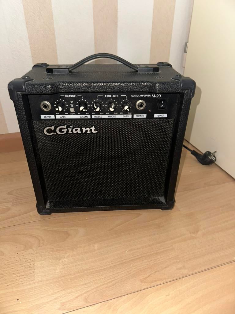 C.Giant M-20 gitaarversterker., Muziek en Instrumenten, Ophalen of Verzenden, Zo goed als nieuw, Minder dan 50 watt