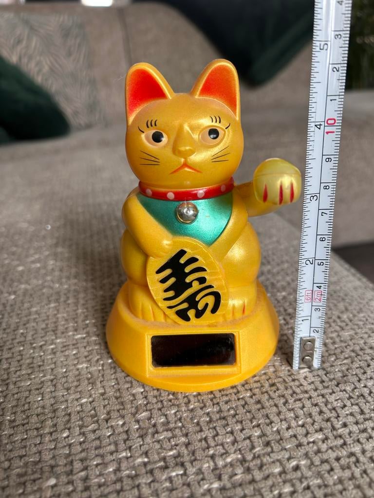 Maneki Neko gelukskat op zonne-energie kat, Gebruikt, Kunststof, Ophalen of Verzenden, Oosters
