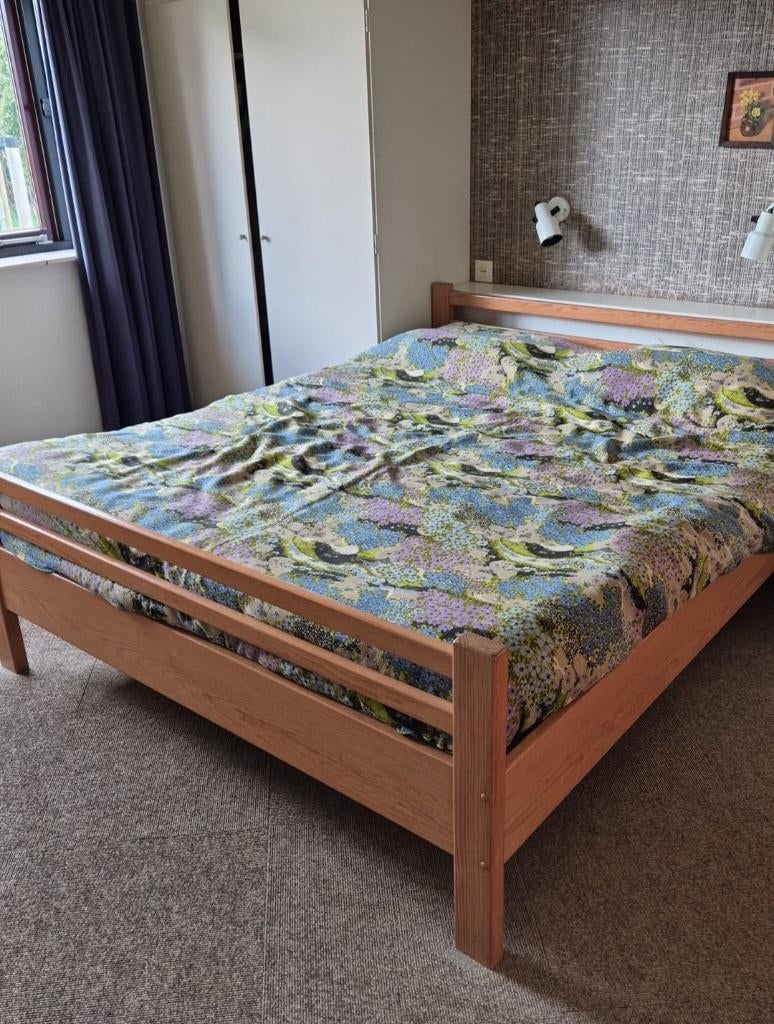 Bed 2-persoons 160x200cm hout inclusief lattenbodems, Ophalen, Tweepersoons, Zo goed als nieuw, 200 cm