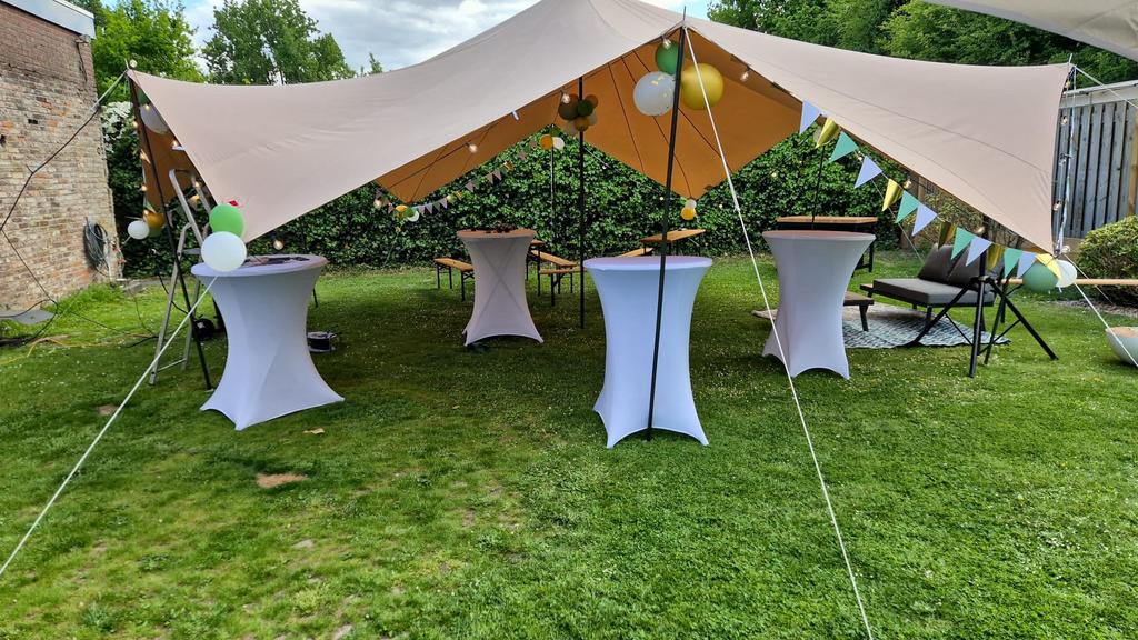 Stretchtent / partytent te huur incl. gratis statafels, Hobby en Vrije tijd, Feestartikelen | Verhuur, Ophalen of Verzenden, Geboorte of Huwelijk