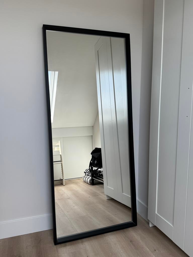 Ikea Nissedal spiegel zwart, Ophalen, 100 tot 150 cm, Zo goed als nieuw, Rechthoekig