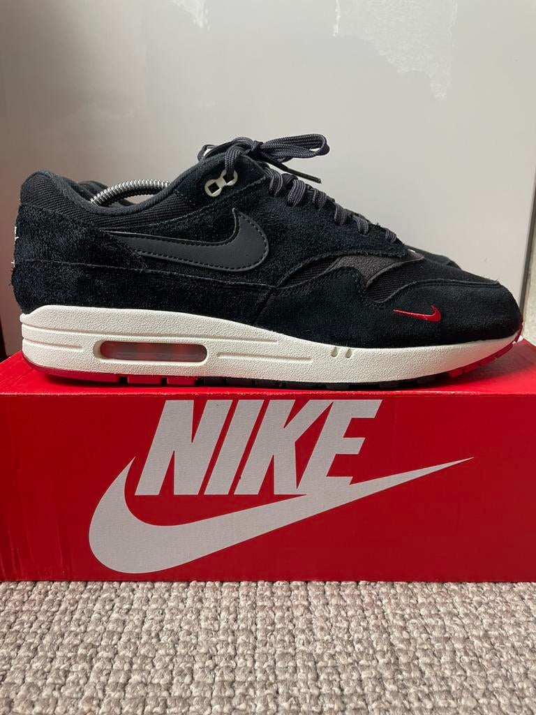 Nike air max 1 mini swoosh “Bred” / 45,5, Kleding | Heren, Schoenen, Ophalen of Verzenden, Zo goed als nieuw, Zwart