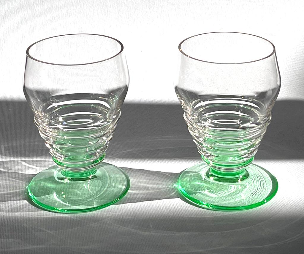 Twee Art Deco Annagroen Uraniumglas glazen ca.1925, Ophalen of Verzenden