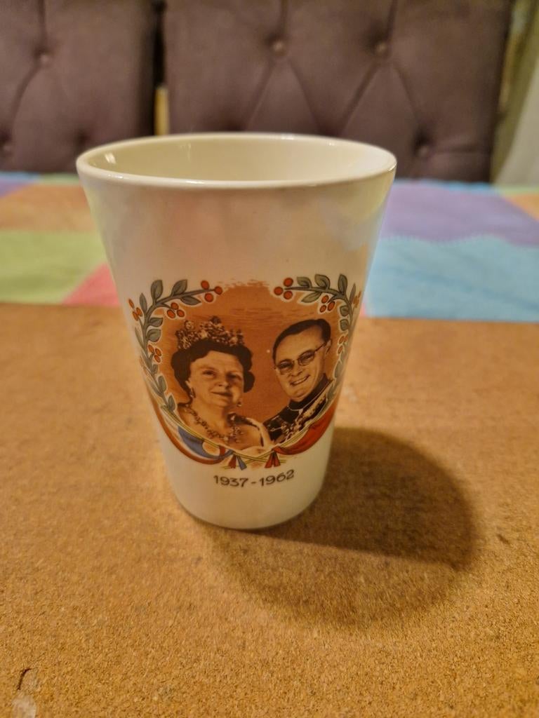 Juliana & Bernhard jubileum beker 1937 - 1962 goede staat, Verzamelen, Ophalen of Verzenden, Gebruikt, Nederland, Servies