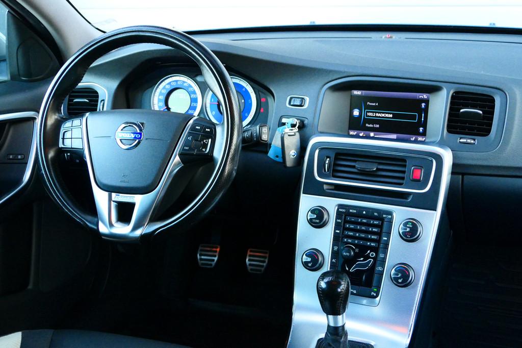 Volvo V60 2.4 D5 R-Design HANDEL/EXPORT! (bj 2012), Auto's, Volvo, Voorwielaandrijving, Euro 5, Zwart, 1514 kg