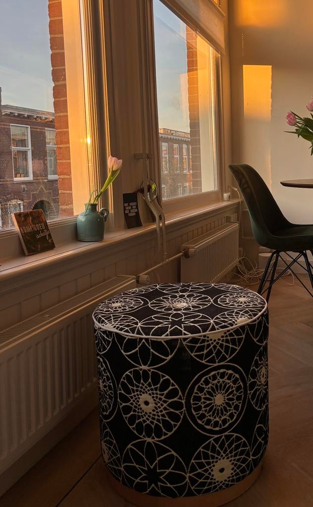 Design poef zwart wit (IKEA Stockholm stijl) – als nieuw, Ophalen of Verzenden, Zo goed als nieuw