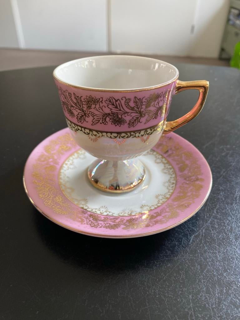Vintage roze kopje en schotel met gouden details, Ophalen of Verzenden