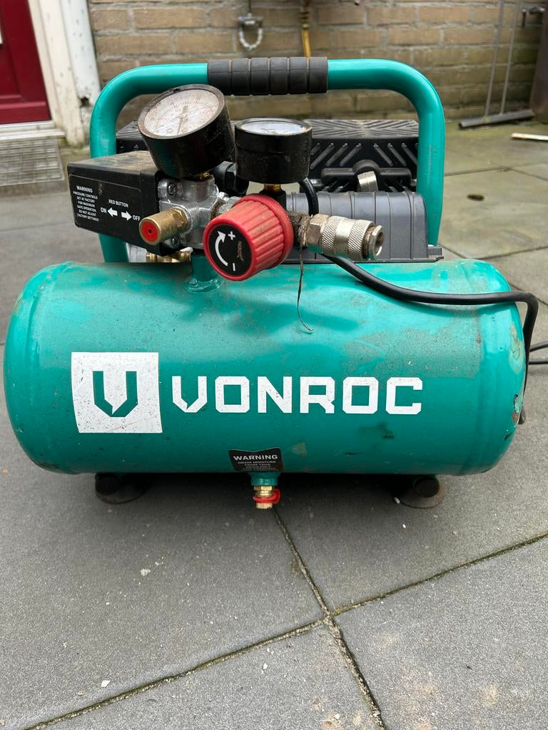 VONROC compressor, Ophalen, Gebruikt, 6 tot 10 bar, Minder dan 200 liter/min