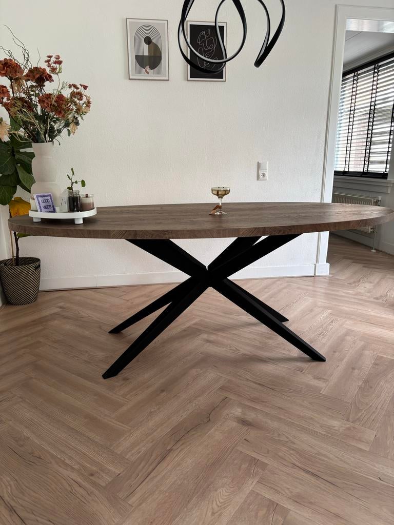 Houten eettafel met stalen onderstel - zo goed als nieuw, 100 tot 150 cm, Ophalen of Verzenden, Zo goed als nieuw, Vijf personen of meer