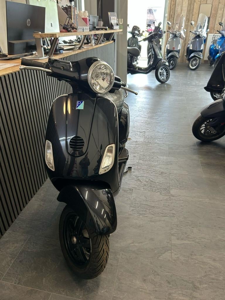 vespa lx50, Fietsen en Brommers, Scooters | Vespa, Zo goed als nieuw, Vespa LX, Maximaal 45 km/u, Benzine, Ophalen