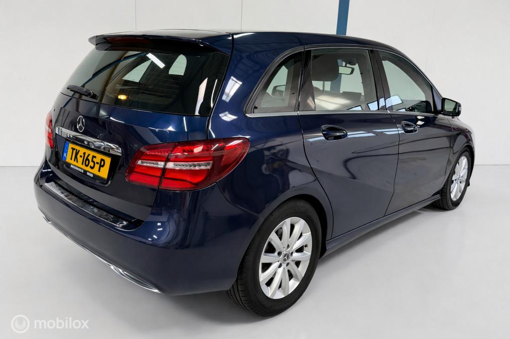 Mercedes B-klasse 180 Ambition NL-AUTO / LED / AUTOMAAT / NA, 1325 kg, Gebruikt, Euro 6, 4 cilinders