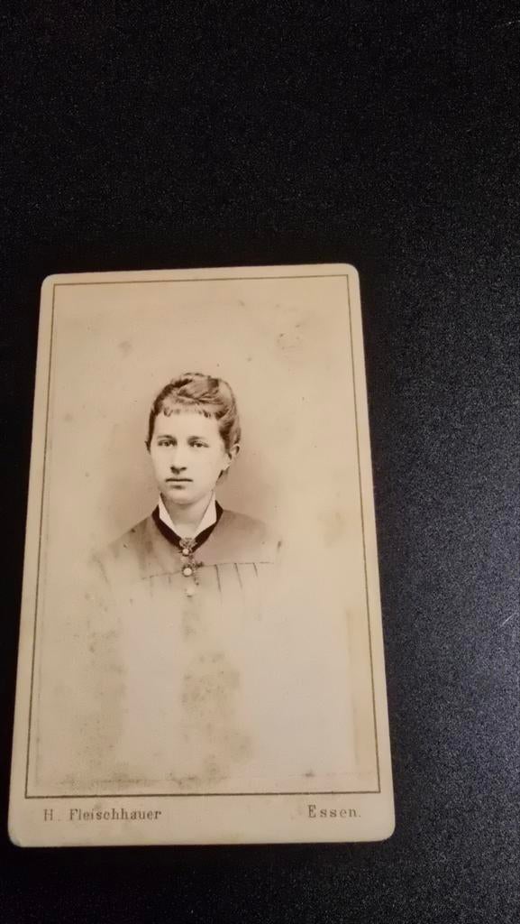 Antieke Foto: Vrouw uit Essen, H. Fleischhauer, Ophalen of Verzenden