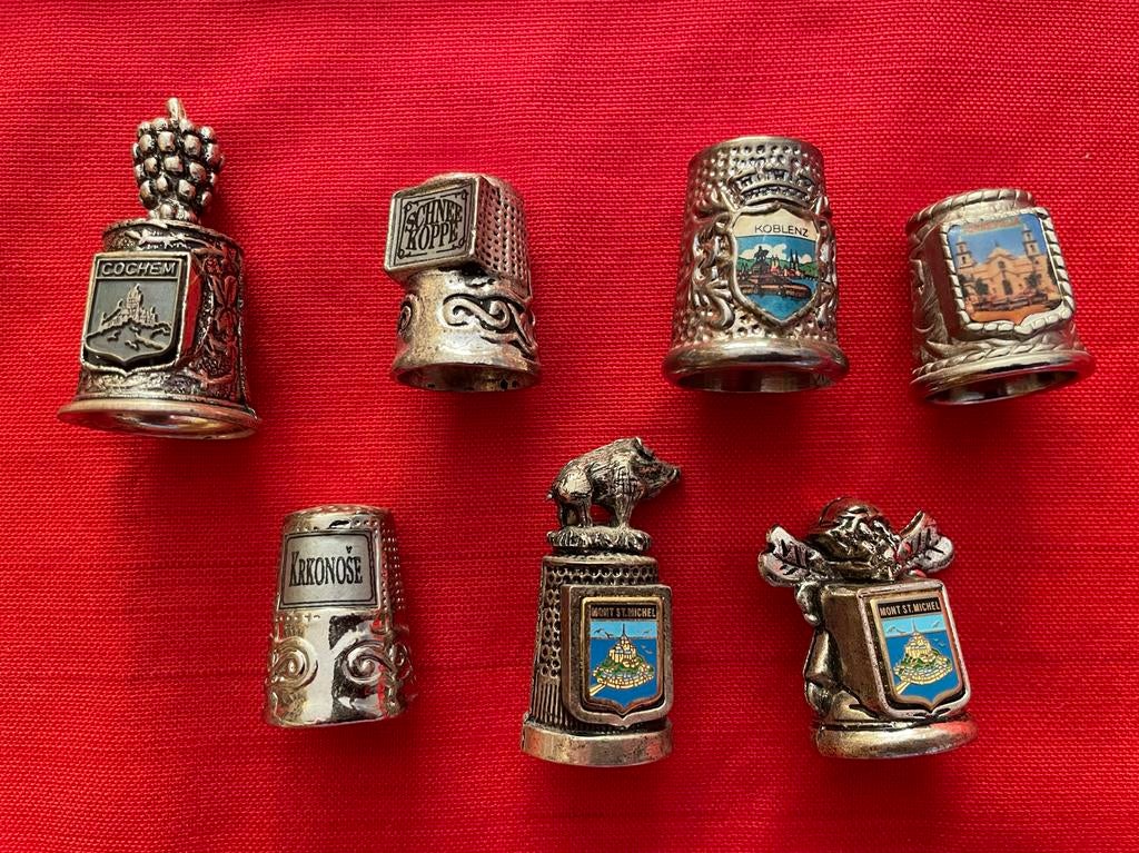 Verzameling van 7 metalen vingerhoedjes, Ophalen, Overige materialen, Gebruikt, Reliëf