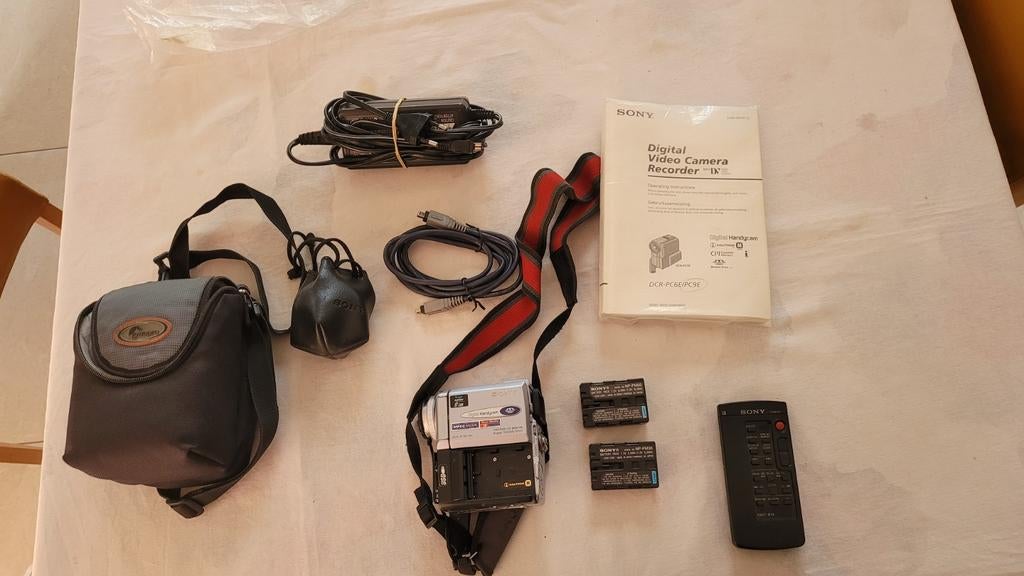 Sony Digital Handycam DCR-PC9E PAL met accessoires, Mini dv, Gebruikt, 20x of meer, Ophalen of Verzenden