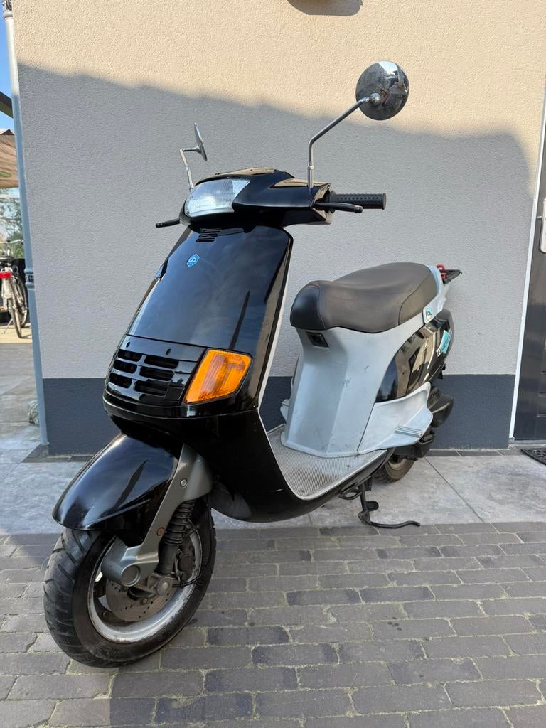 ⭐️Piaggio quartz 50cc 2 takt nette staat glans zwart⭐️, Fietsen en Brommers, Scooters | Piaggio, Ophalen of Verzenden, Zo goed als nieuw