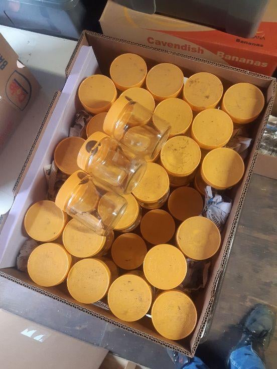 56 lege calve pindakaas potjes, Ophalen, Gebruikt, Verpakking