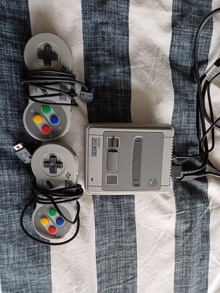 Nintendo SNES Classic Mini met 2 controllers, Spelcomputers en Games, Spelcomputers | Nintendo Super NES, Ophalen, Zo goed als nieuw