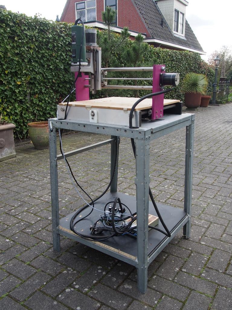CNC Freesmachine met tafel, Ophalen, Gebruikt, Elektrisch, Overige soorten