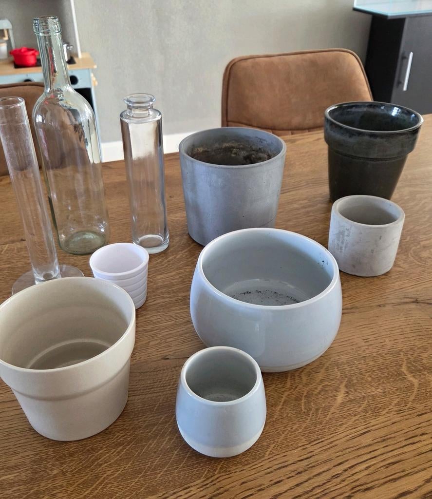 GRATIS diverse bloempotten en vazen, Ophalen, Gebruikt, Rond, Minder dan 40 cm