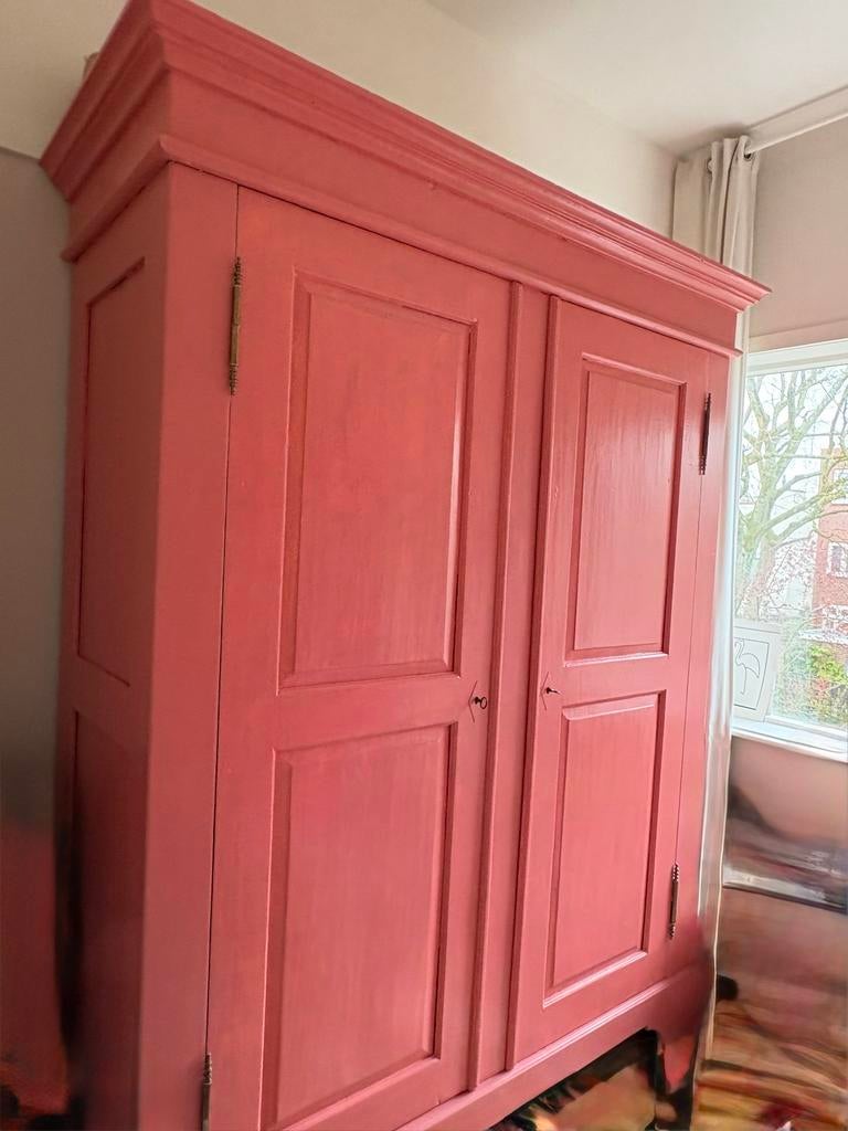 Grote brocante meidenkast / kledingkast in roze, Ophalen