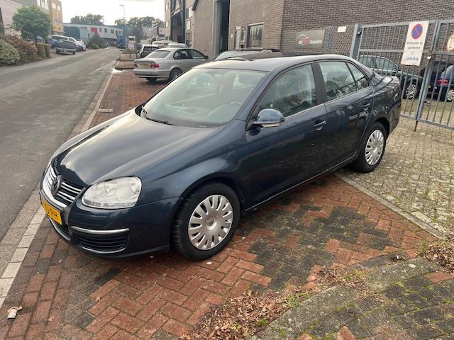 Volkswagen Jetta 1.6 FSI Trendline! 182 DKM! Airco! Trekhaak, Auto's, Volkswagen, Bedrijf, Te koop, Jetta, ABS, Airbags, Airconditioning