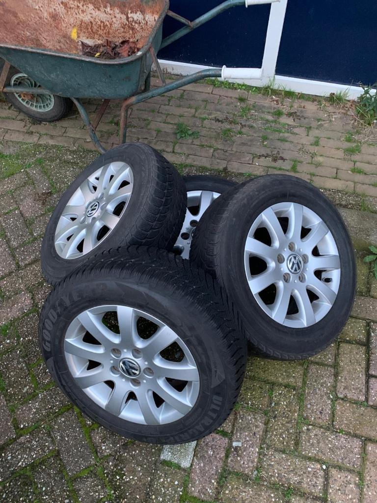 VW Winterbanden met velgen - 4 stuks, Auto-onderdelen, Banden en Velgen, Gebruikt, Banden en Velgen, Winterbanden, Personenwagen