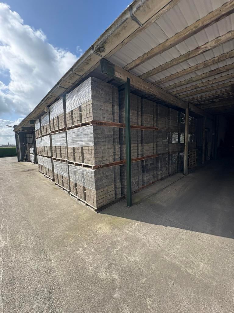 Klinkers machinaal op pallet