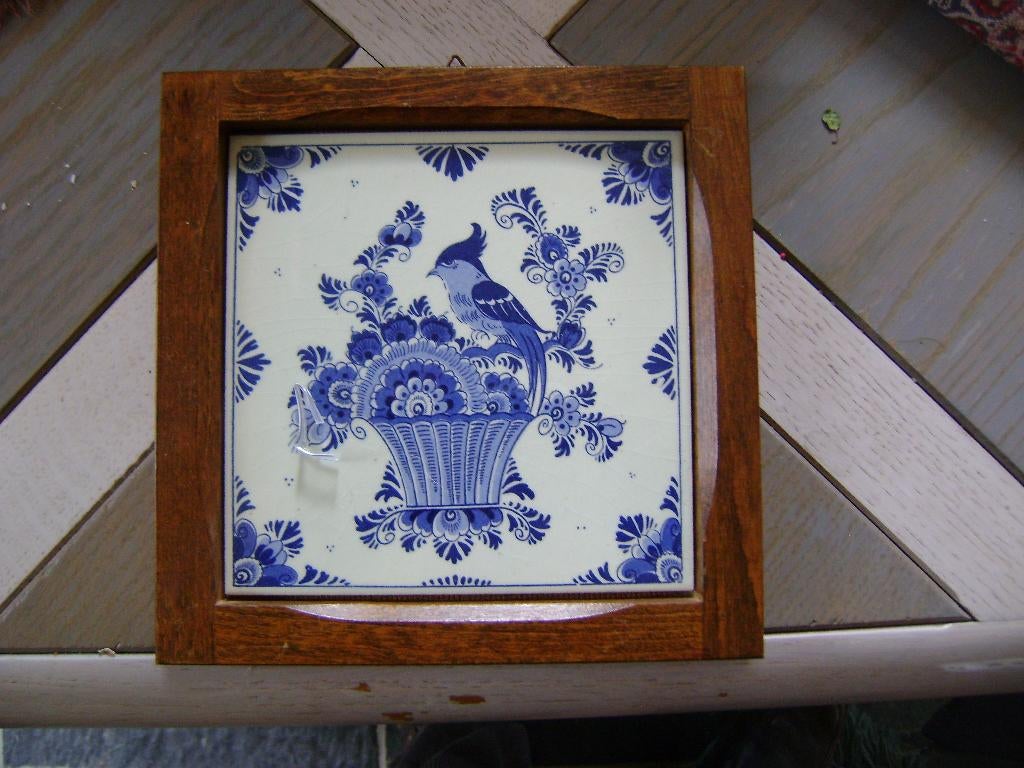 Oude tegel - in eikenhouten lijst., Antiek en Kunst, Ophalen of Verzenden