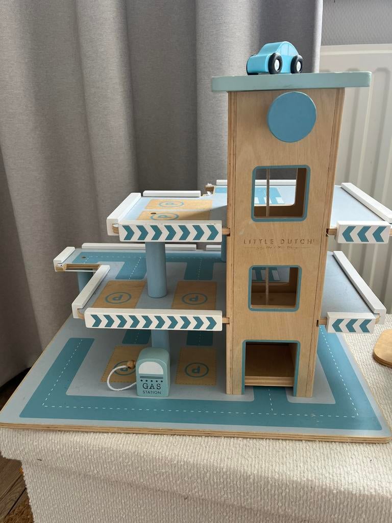 Little dutch garage, Kinderen en Baby's, Speelgoed | Houten speelgoed, Ophalen, Zo goed als nieuw