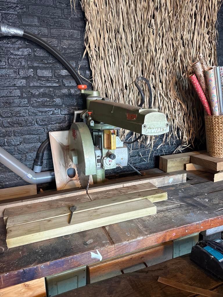 Dewalt radiaalzaag 380 volt, Doe-het-zelf en Verbouw, Gereedschap | Zaagmachines, Ophalen of Verzenden, Gebruikt, Afkortzaag, 70 mm of meer