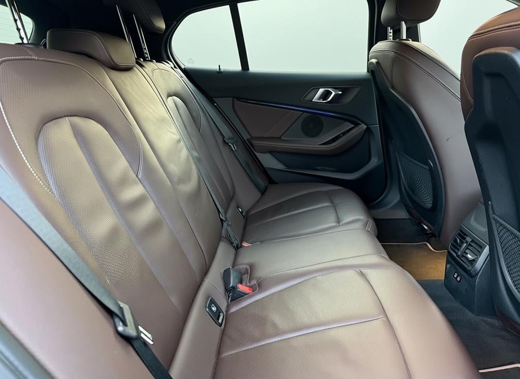 BMW 1-serie 118i High Exe Edition 140pk, Navi | Sport-Leder, Gebruikt, Handgeschakeld, 19 km/l, 1265 kg